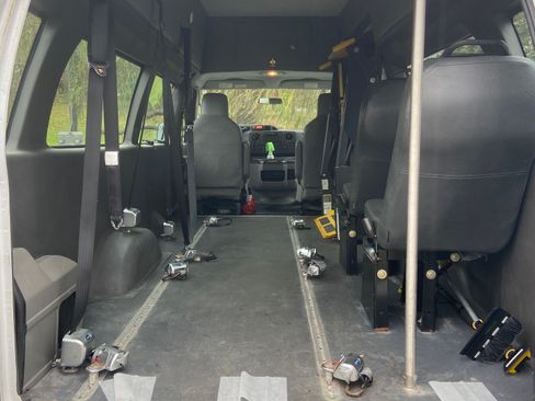 Used 2014 Ford E-250 and Econoline 250 Extended w/ Power Group image 4