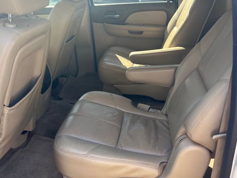 Used 2009 Chevrolet Suburban LT image 19