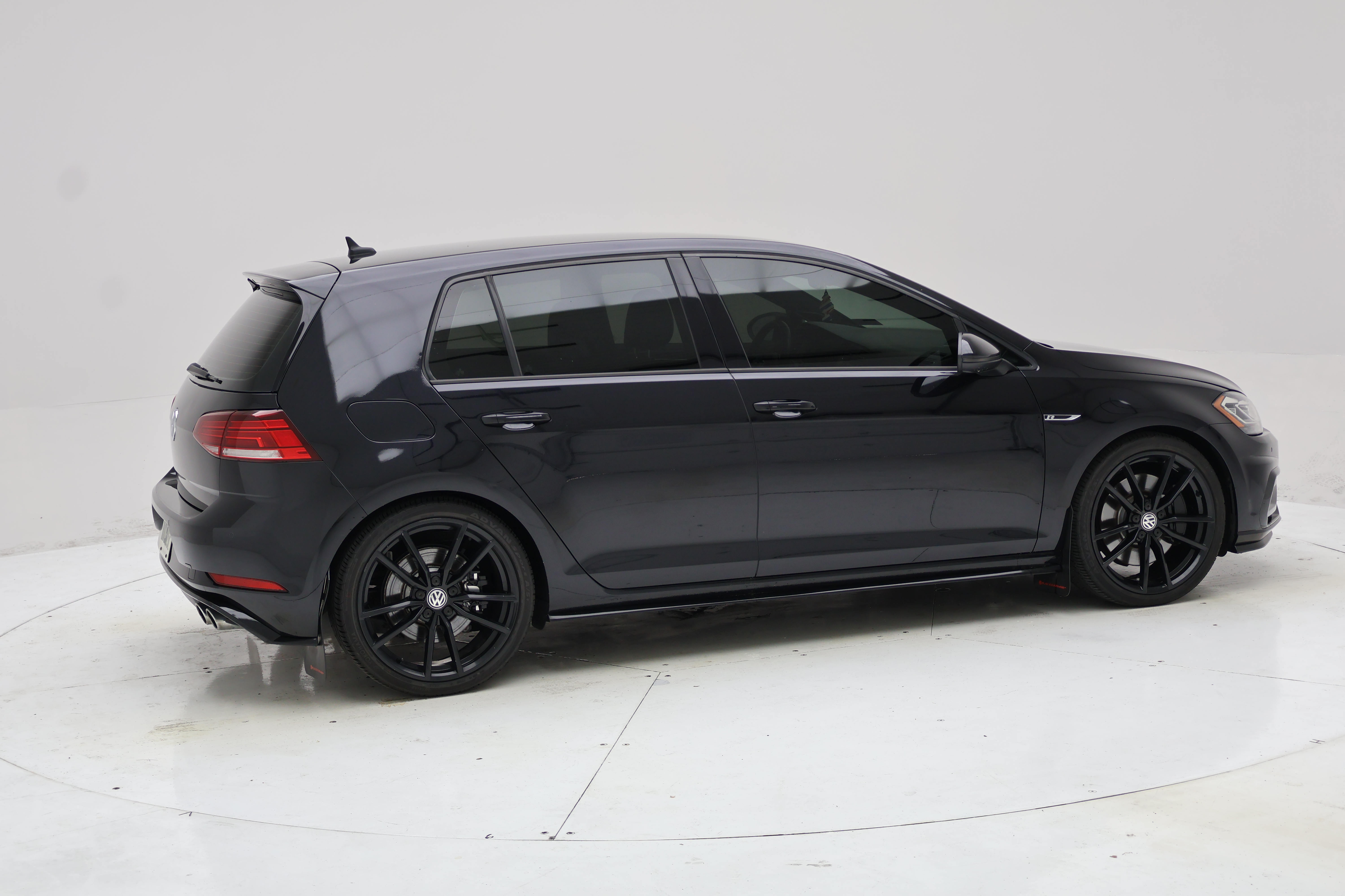 Used 2019 Volkswagen Golf R 4-Door AWD/4WD image 10