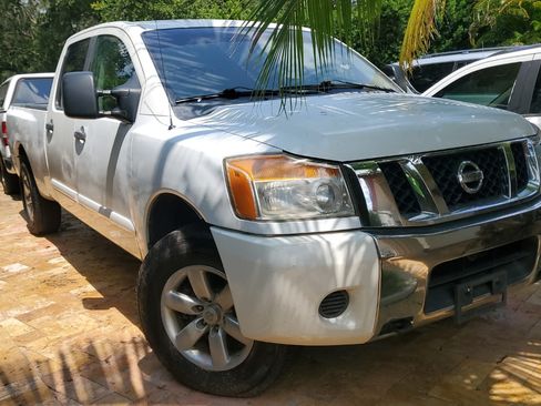 Used 2008 Nissan Titan SE image 1