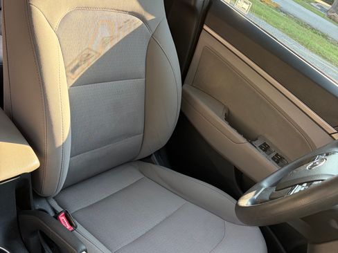 Used 2018 Hyundai Elantra SEL FWD image 16