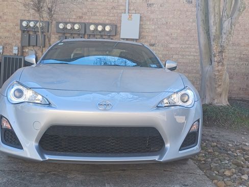 Used 2013 Scion FR-S image 2
