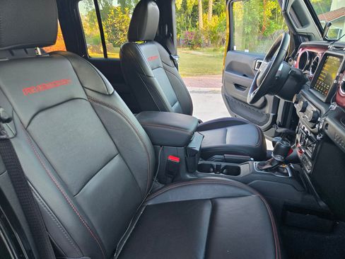 Used 2023 Jeep Wrangler Unlimited Rubicon image 12