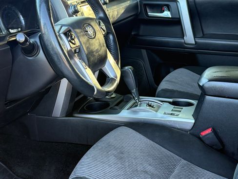 Used 2016 Toyota 4Runner SR5 AWD/4WD image 6