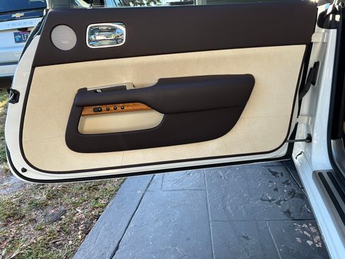 Used 2016 Rolls-Royce Wraith image 18