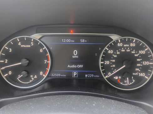 Used 2016 Ford Transit 350 XLT image 8