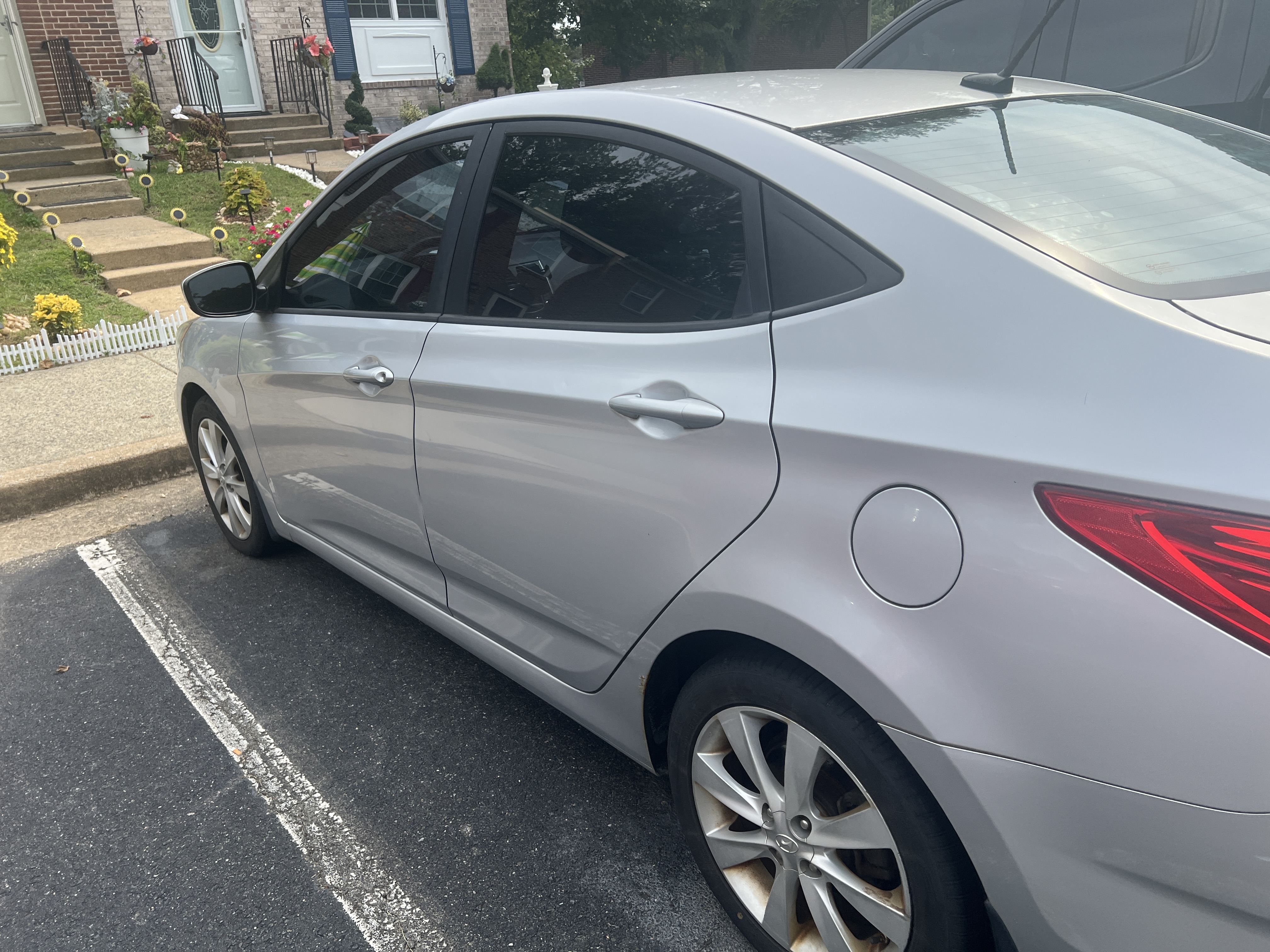 Used 2012 Hyundai Accent GLS w/ Premium Pkg 3 FWD image 20