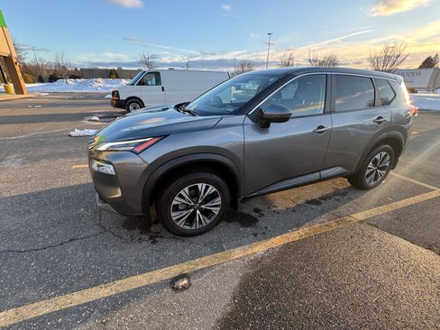 Used 2023 Nissan Rogue SV image 11