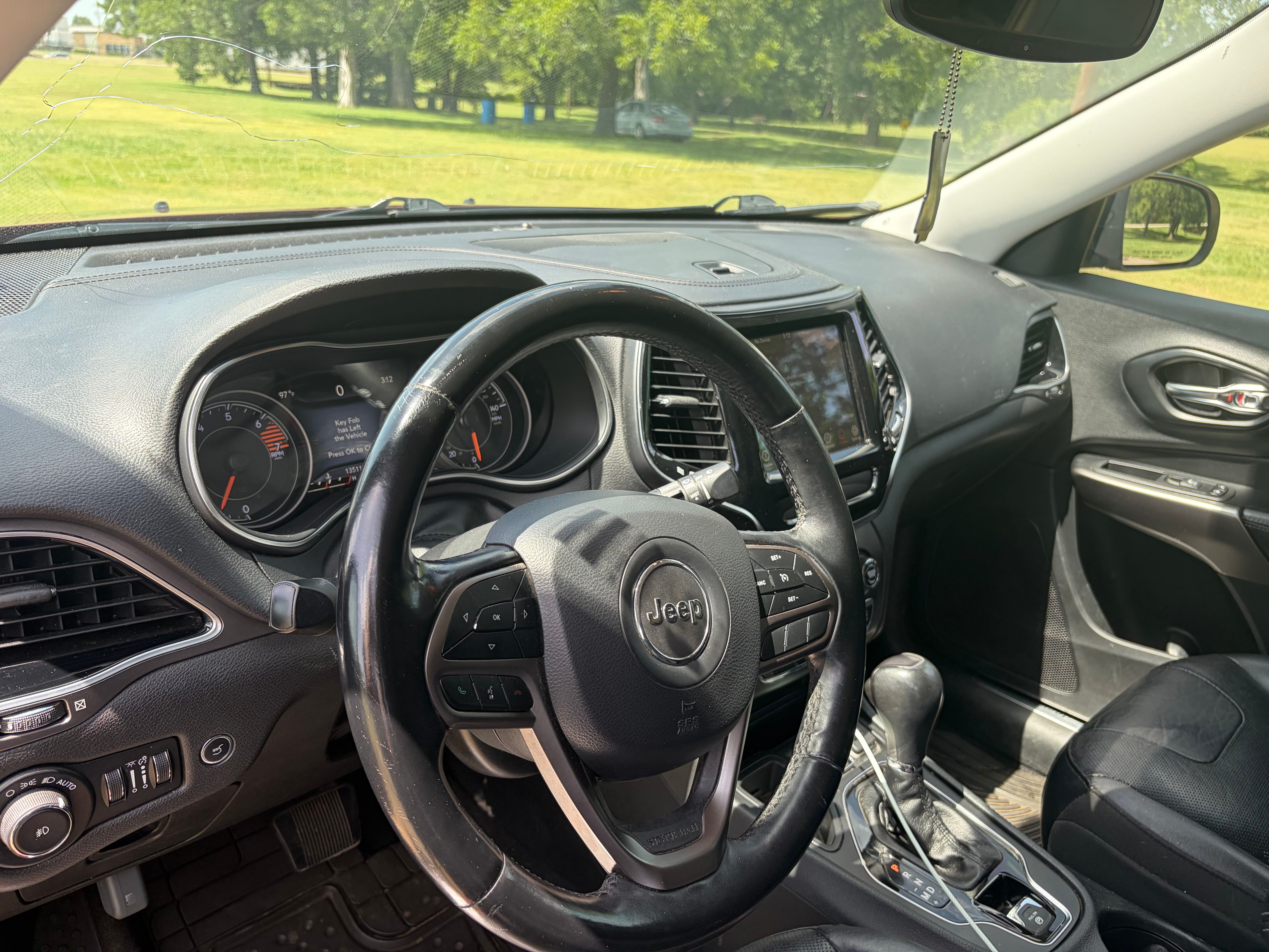 Used 2019 Jeep Cherokee Limited FWD image 15