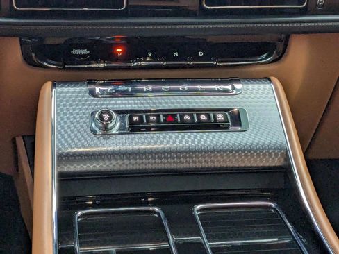 Used 2025 Lincoln Aviator Black Label w/ Jet Appearance Package AWD/4WD image 15
