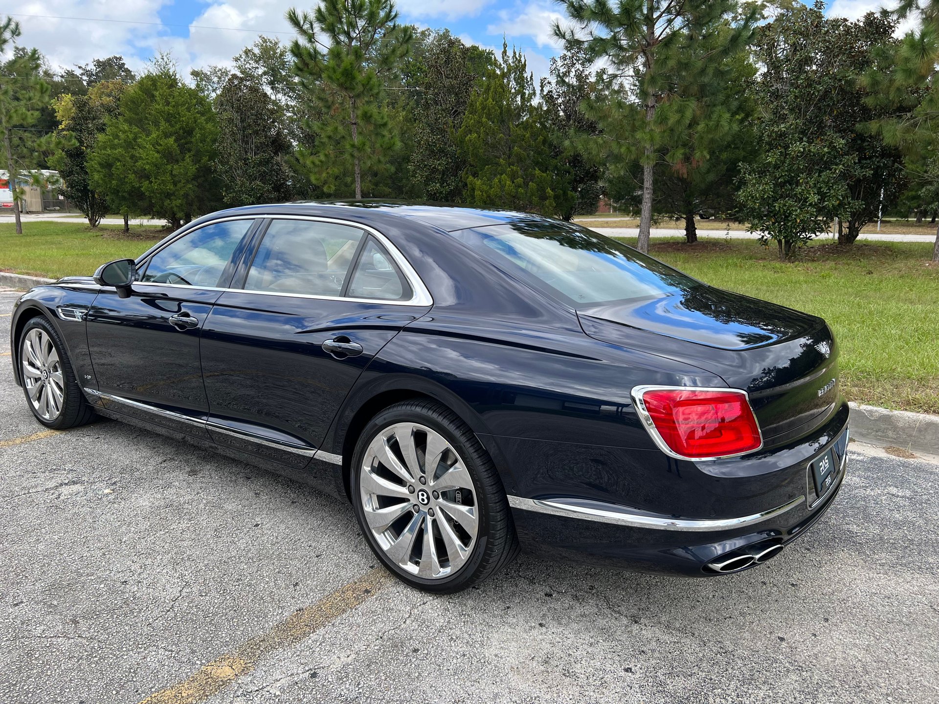 Used 2022 Bentley Flying Spur V8 AWD/4WD image 4