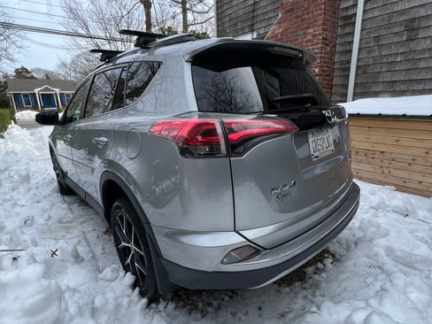 Used 2018 Toyota RAV4 SE w/ Power Extra Value Package image 6