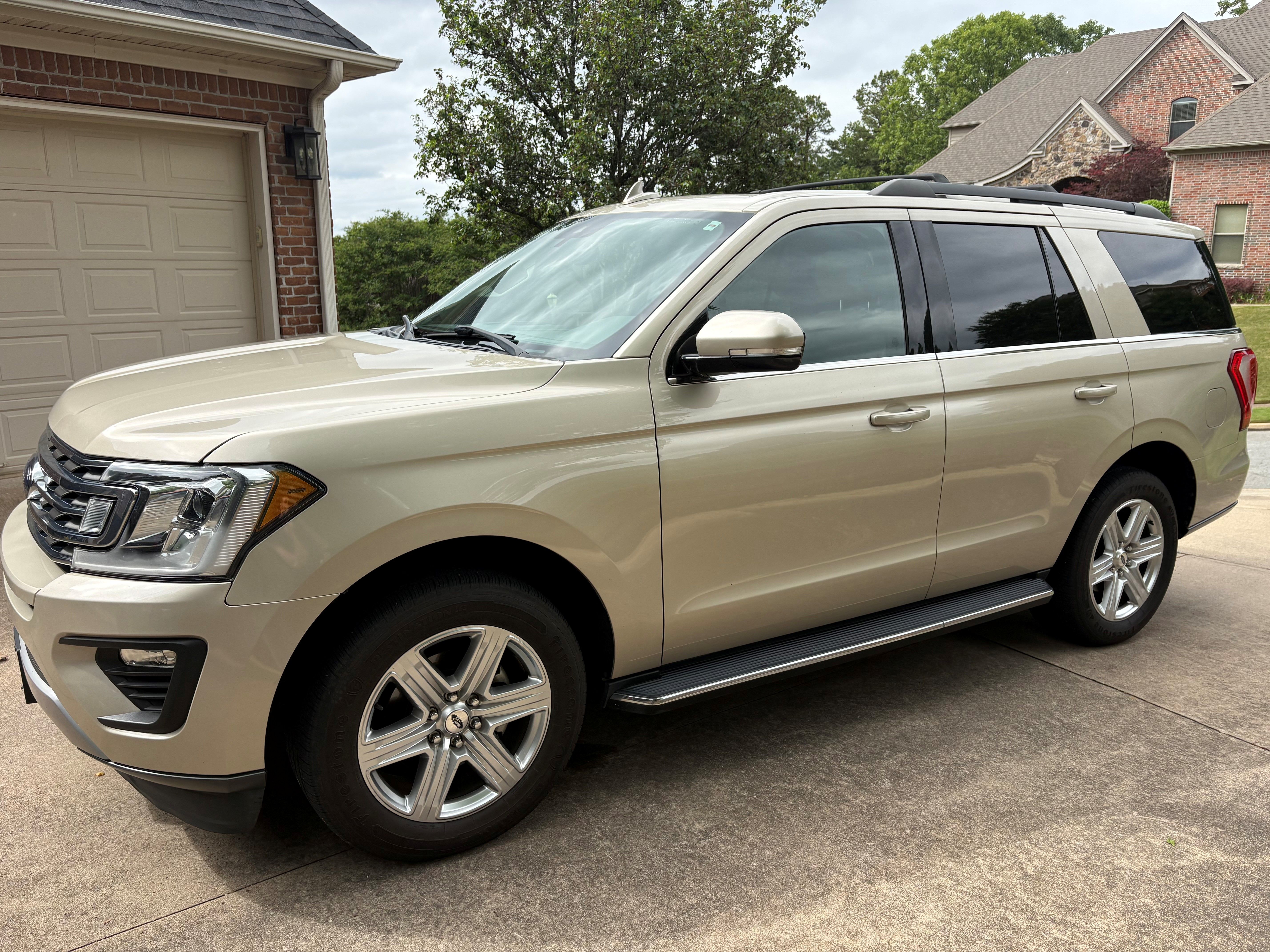 Used 2018 Ford Expedition XLT w/ Equipment Group 202A RWD image 1