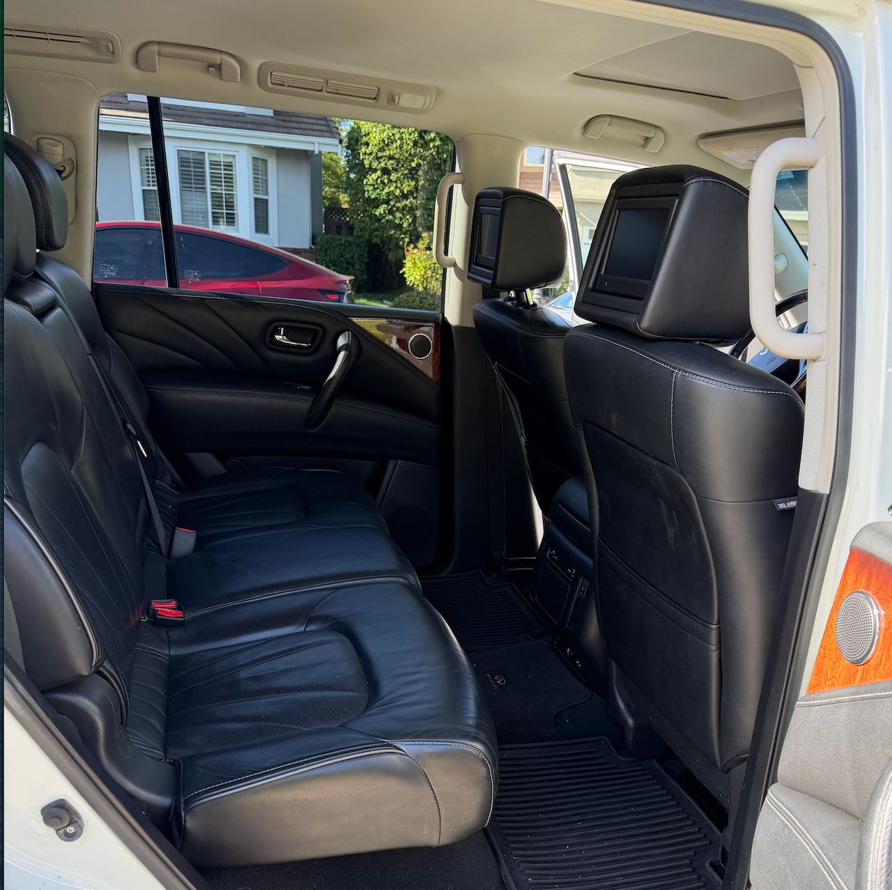 Used 2015 INFINITI QX80 4WD w/ Deluxe Technology Package image 10