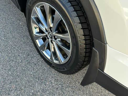 Used 2018 Toyota RAV4 Limited w/ Advanced Technology Package AWD/4WD image 10