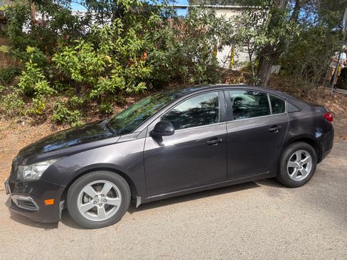 Used 2016 Chevrolet Cruze LT FWD image 4