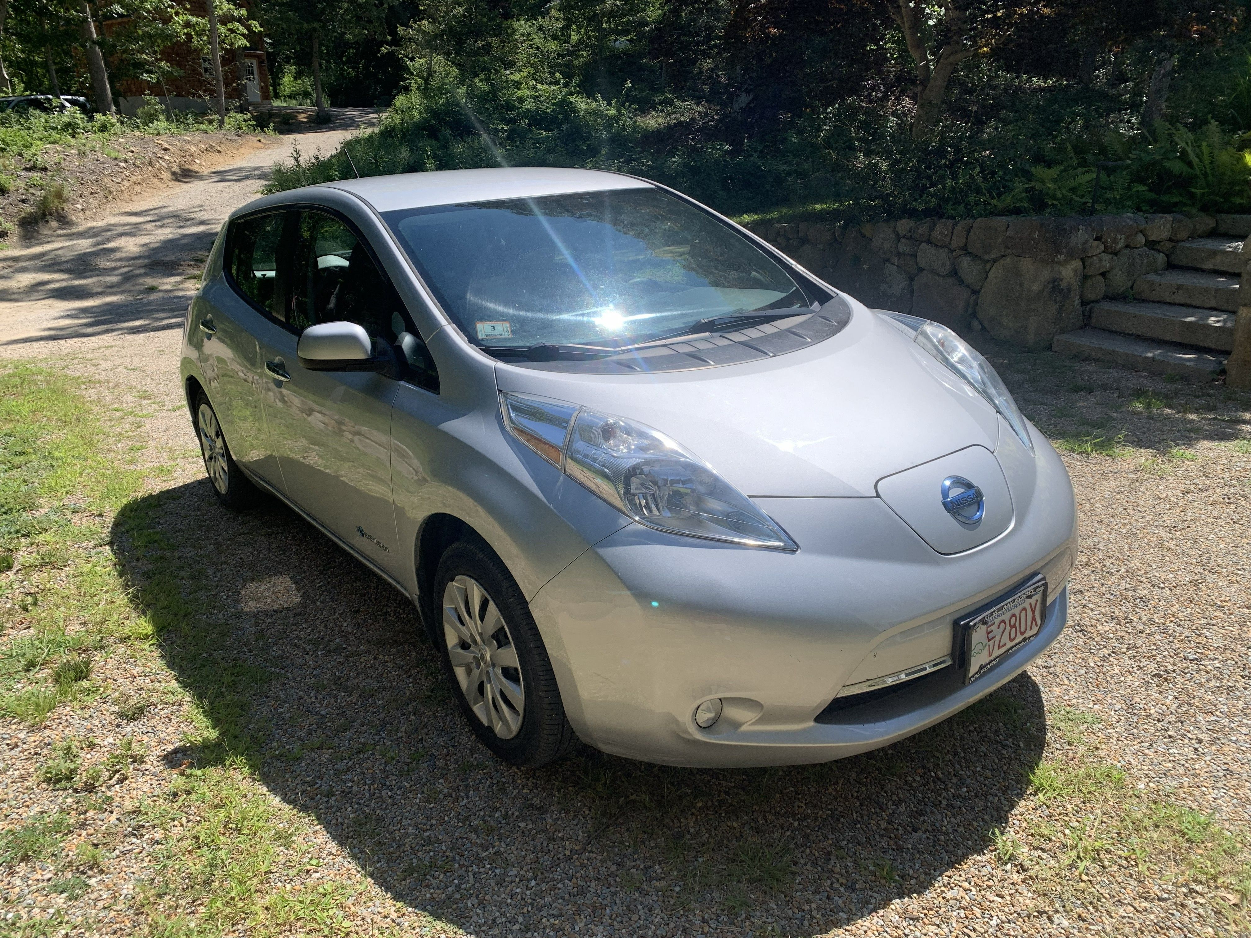 Used 2015 Nissan Leaf S w/ Charge Package FWD image 4