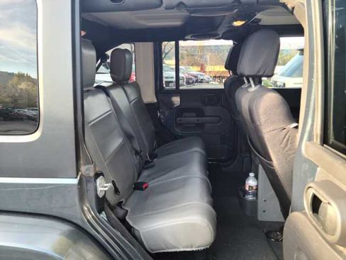 Used 2008 Jeep Wrangler Unlimited Sahara w/ Dual Top Group image 30