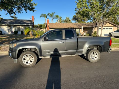 Used 2016 Chevrolet Colorado LT w/ LT Convenience Package RWD image 2