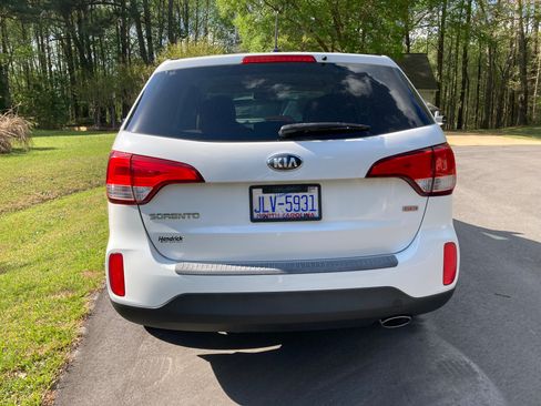 Used 2015 Kia Sorento LX FWD image 2
