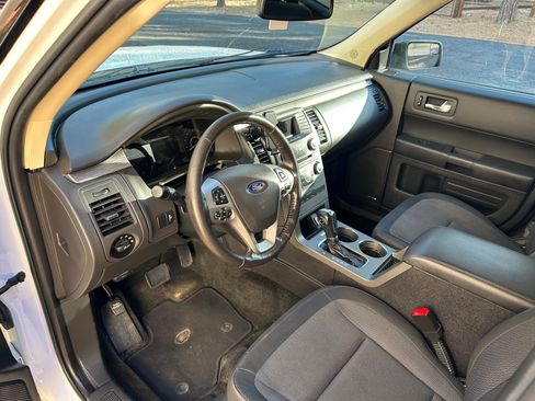 Used 2016 Ford Flex SE image 5