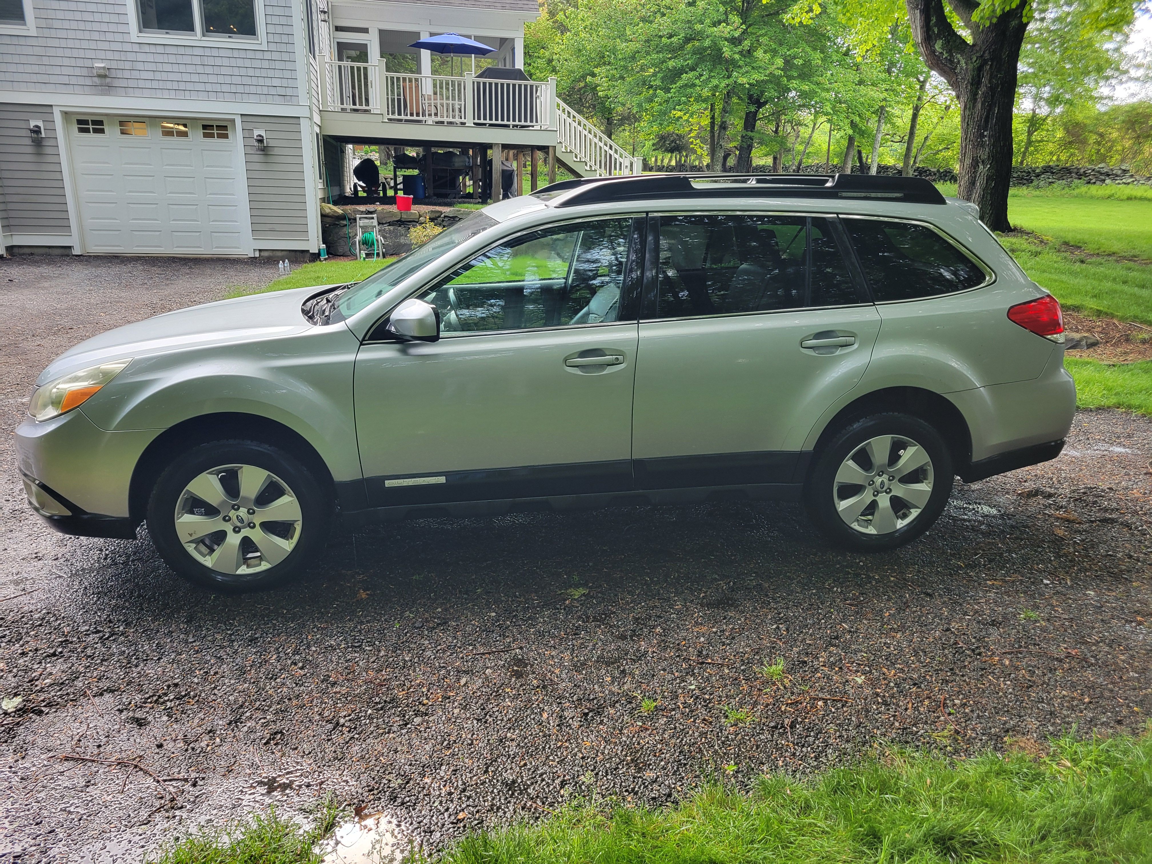 Used 2012 Subaru Outback 2.5i Limited w/ Moonroof Pkg AWD/4WD image 6