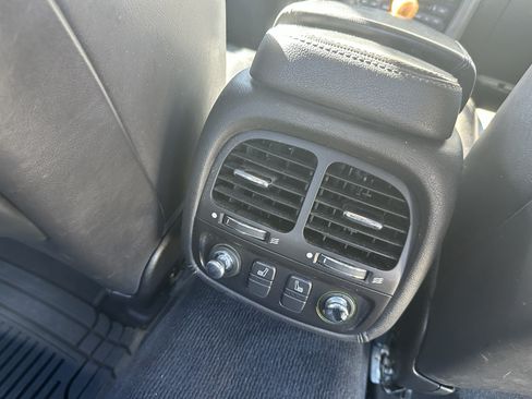 Used 2005 Jaguar XJ8 image 11