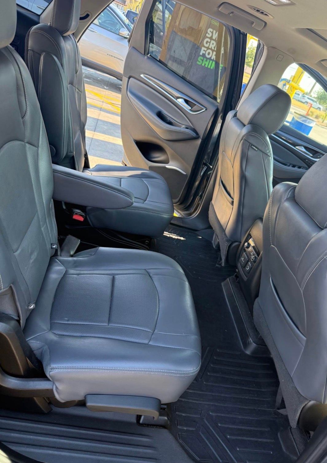 Used 2018 Buick Enclave Premium w/ Experience Buick Package FWD image 12