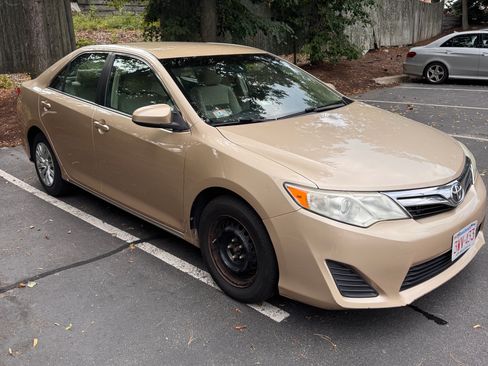 Used 2012 Toyota Camry LE FWD image 11