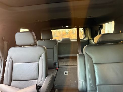 Used 2021 Chevrolet Tahoe LT w/ LT Signature Package image 11