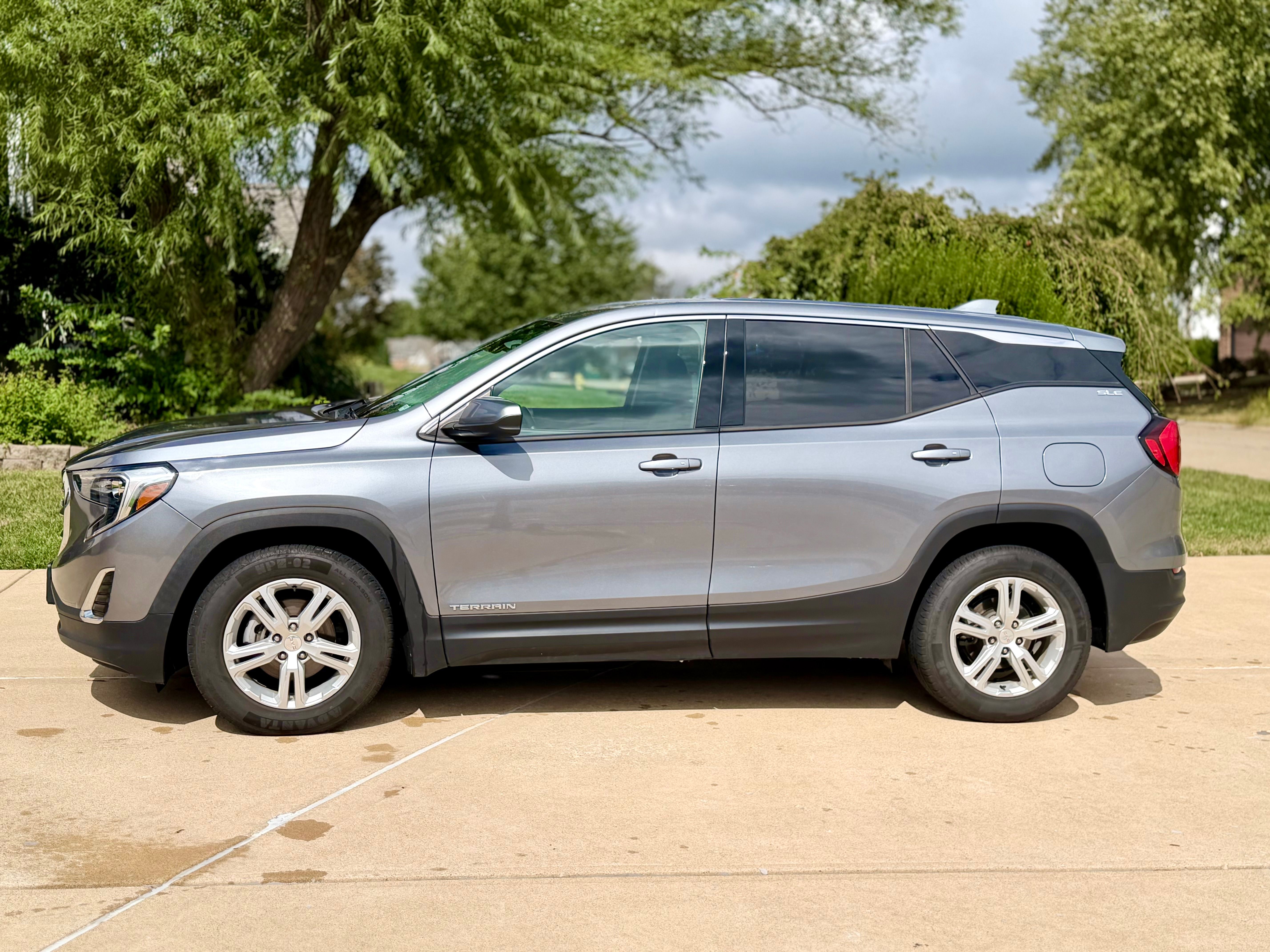 Used 2020 GMC Terrain SLE FWD image 2