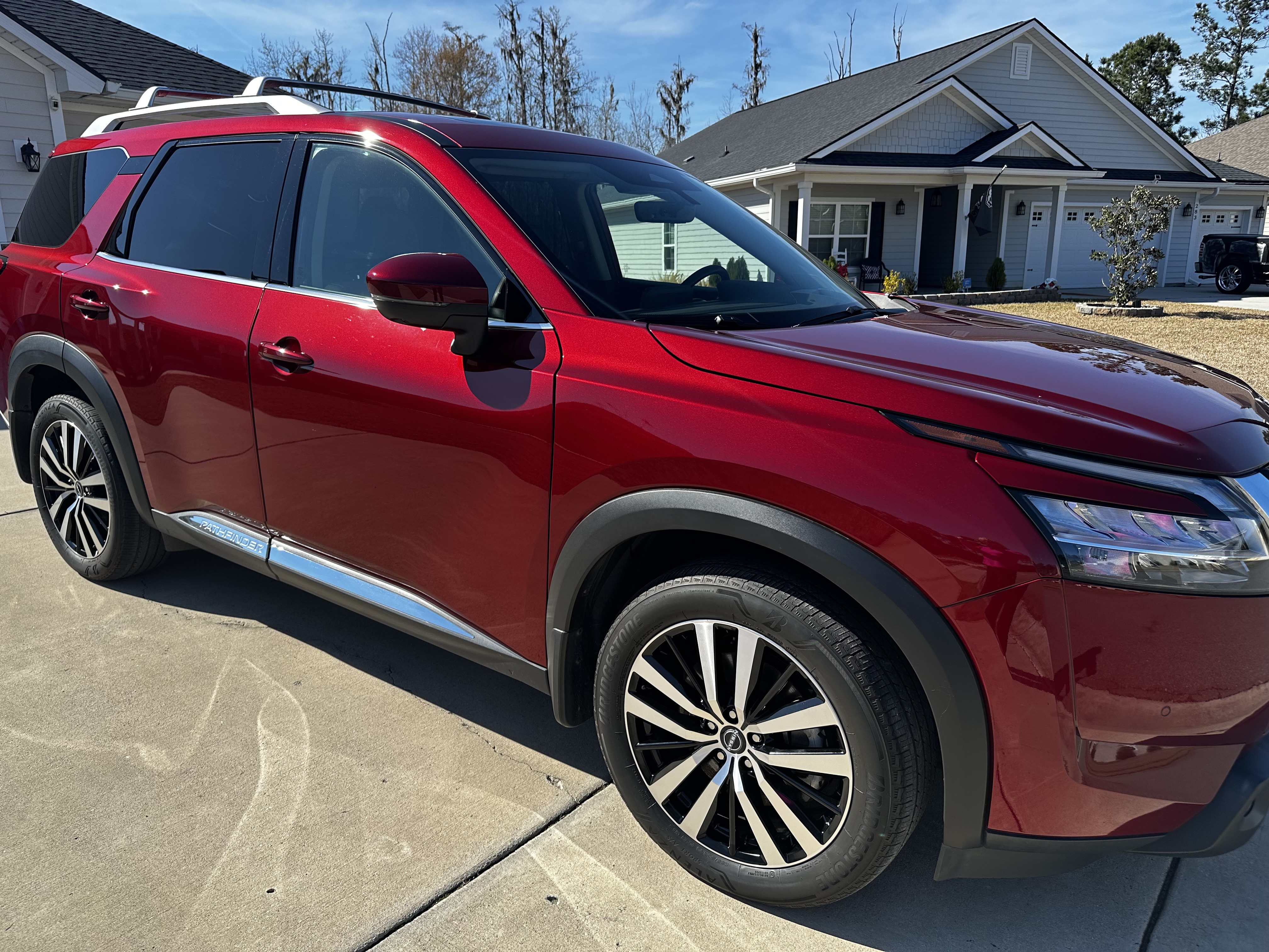 Used 2023 Nissan Pathfinder Platinum AWD/4WD image 2