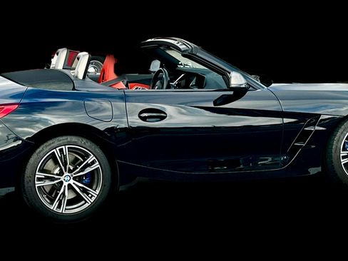 Used 2020 BMW Z4 M40i w/ Premium Package RWD image 2
