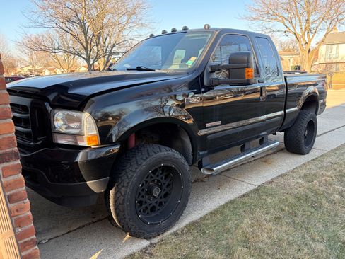 Used 2004 Ford F350 XLT image 2