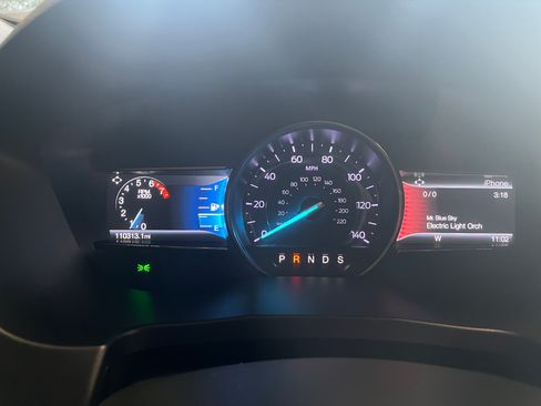 Used 2018 Ford Explorer XLT w/ Equipment Group 202A FWD image 1