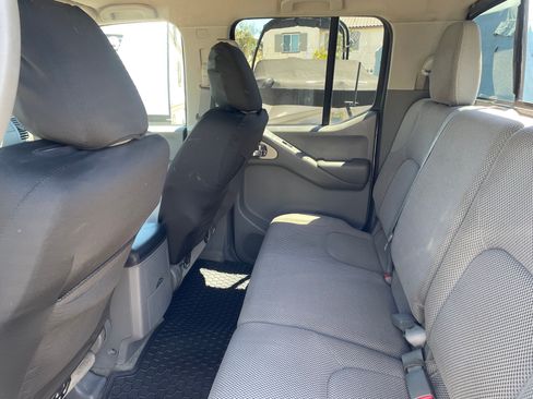 Used 2014 Nissan Frontier SV AWD/4WD image 5