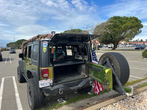 Used 2007 Jeep Wrangler Unlimited Sahara w/ Dual Top Group image 17