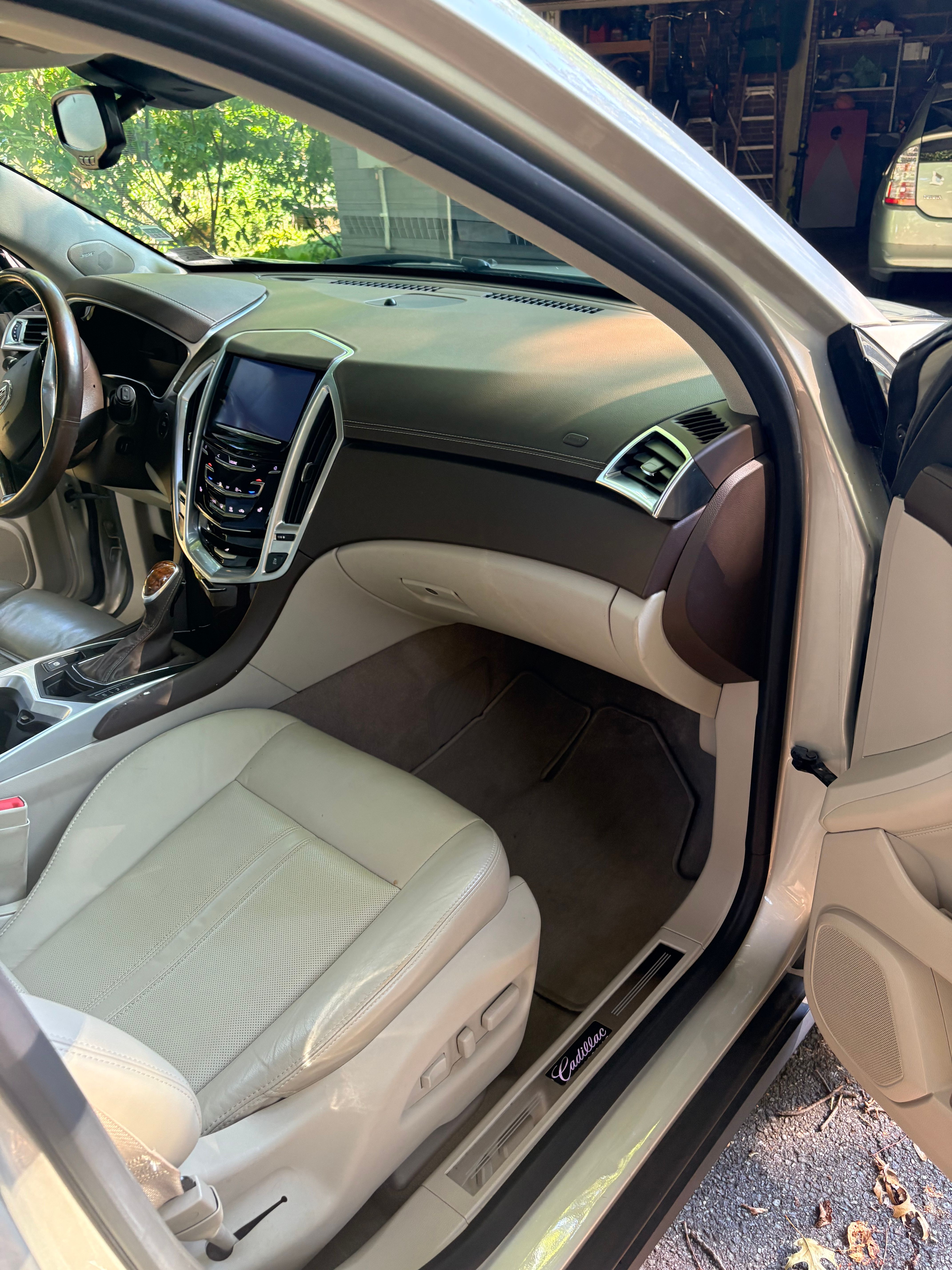 Used 2013 Cadillac SRX Luxury w/ Driver Awareness Package FWD image 10