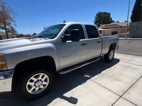 Used 2012 Chevrolet Silverado 2500 LT w/ Interior Plus Package AWD/4WD image 9