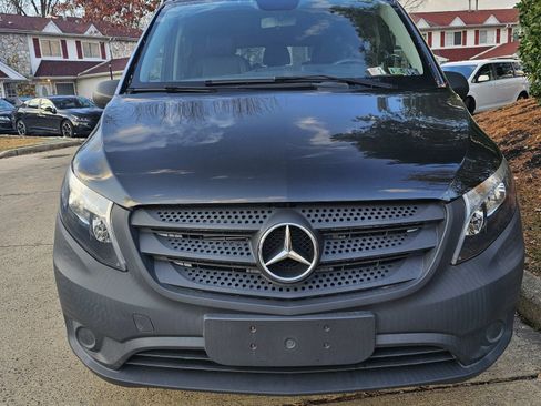Used 2019 Mercedes-Benz Metris Passenger image 2