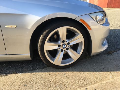 Used 2011 BMW 328i Convertible image 16