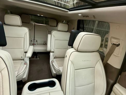 Used 2021 GMC Yukon Denali AWD/4WD image 17