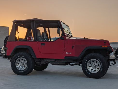 Used 1992 Jeep Wrangler 4WD image 14