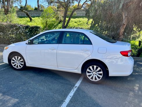 Used 2012 Toyota Corolla LE FWD image 5