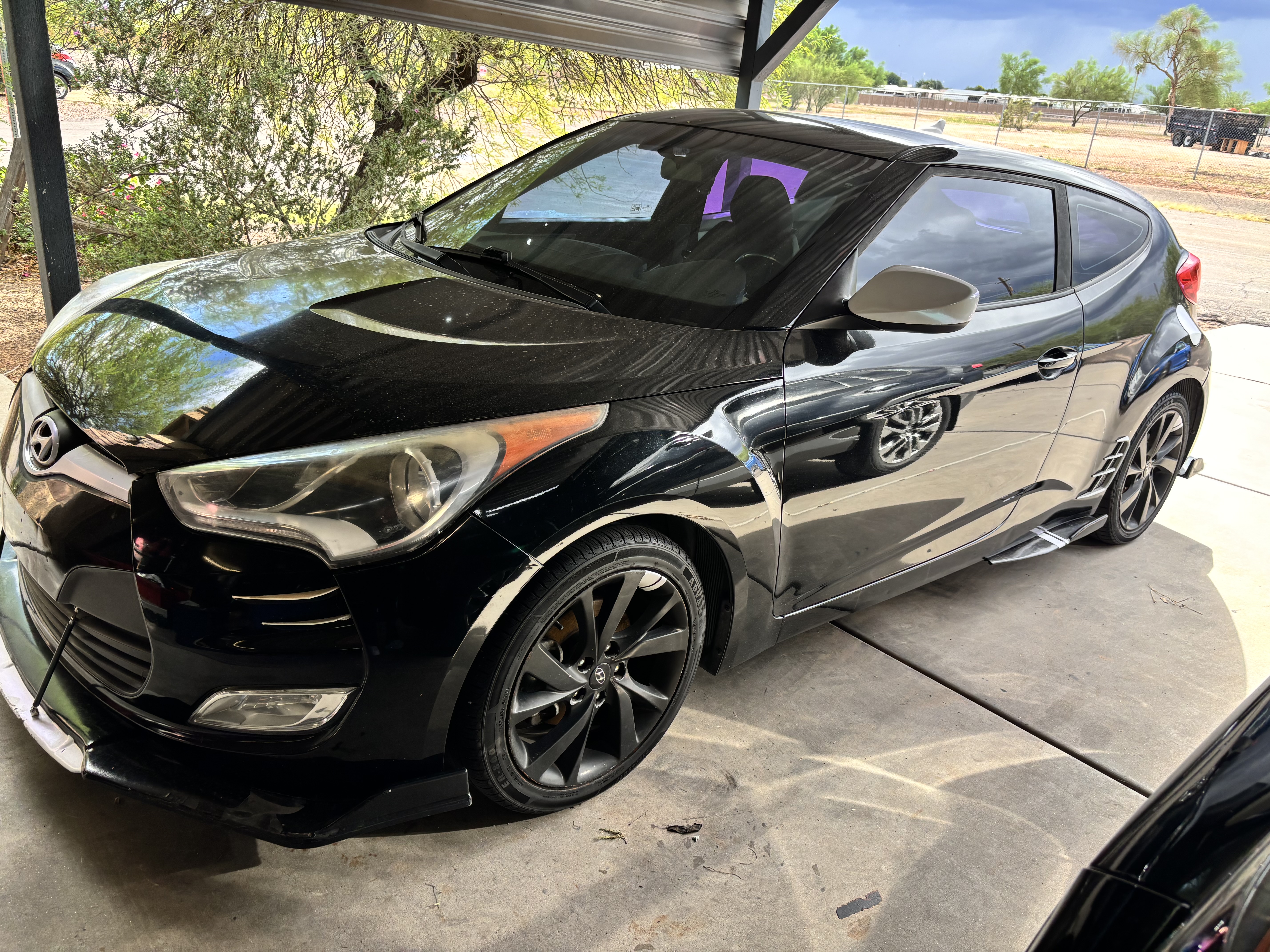 Used 2017 Hyundai Veloster FWD image 1