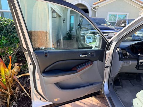 Used 2005 Acura MDX Touring image 11