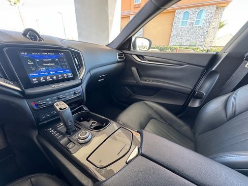 Used 2019 Maserati Ghibli image 2
