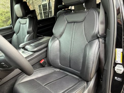 Used 2023 Jeep Wagoneer Series III w/ Rear Seat Video Group 1 image 17