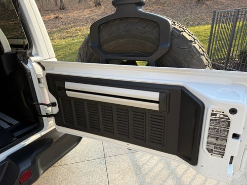 Used 2022 Jeep Wrangler Unlimited Rubicon 4xe w/ Cold Weather Group image 17