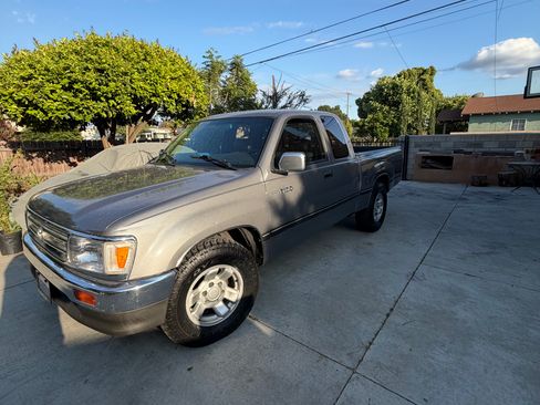 Used 1995 Toyota T100 SR5 RWD image 2
